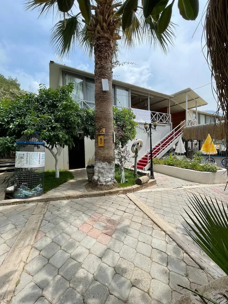 Golden Sand Beach & Caravan