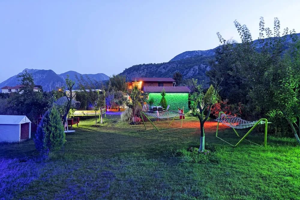 Flora Pansiyon Çıralı