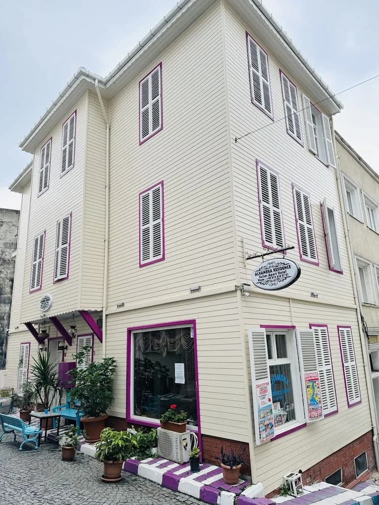 Alhambra Apart Hotel