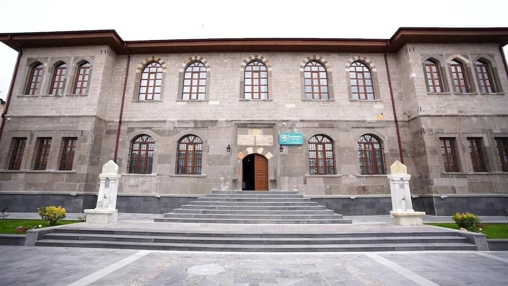Konaklama yerinin ön cephesi