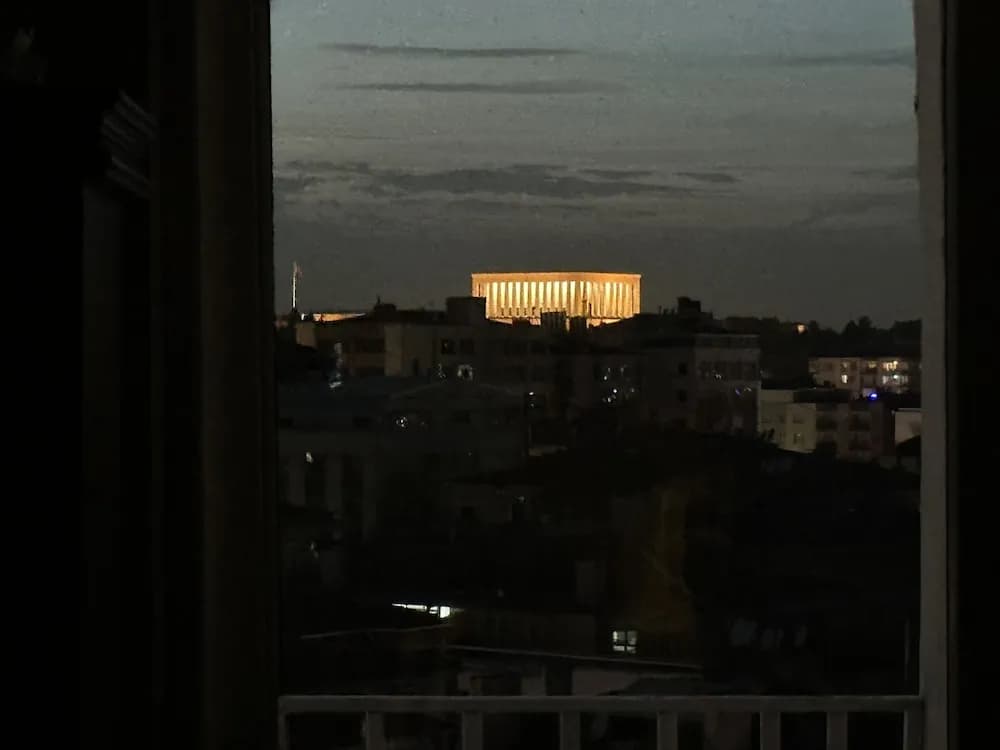 Konaklama yerinin ön cephesi