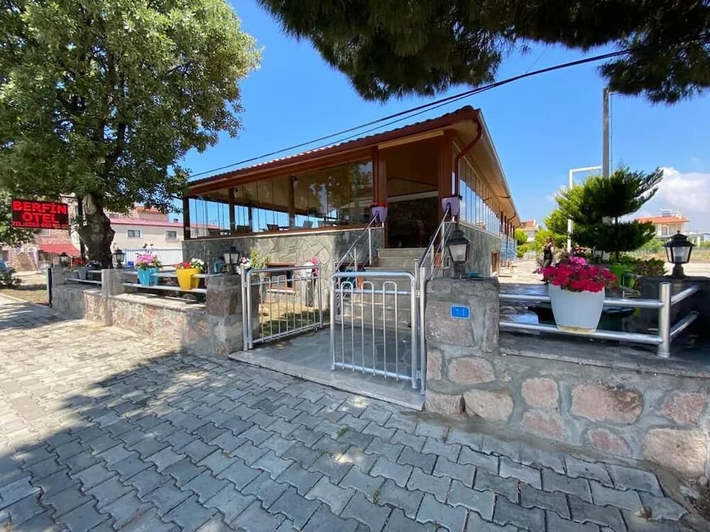 Konaklama yerinin ön cephesi