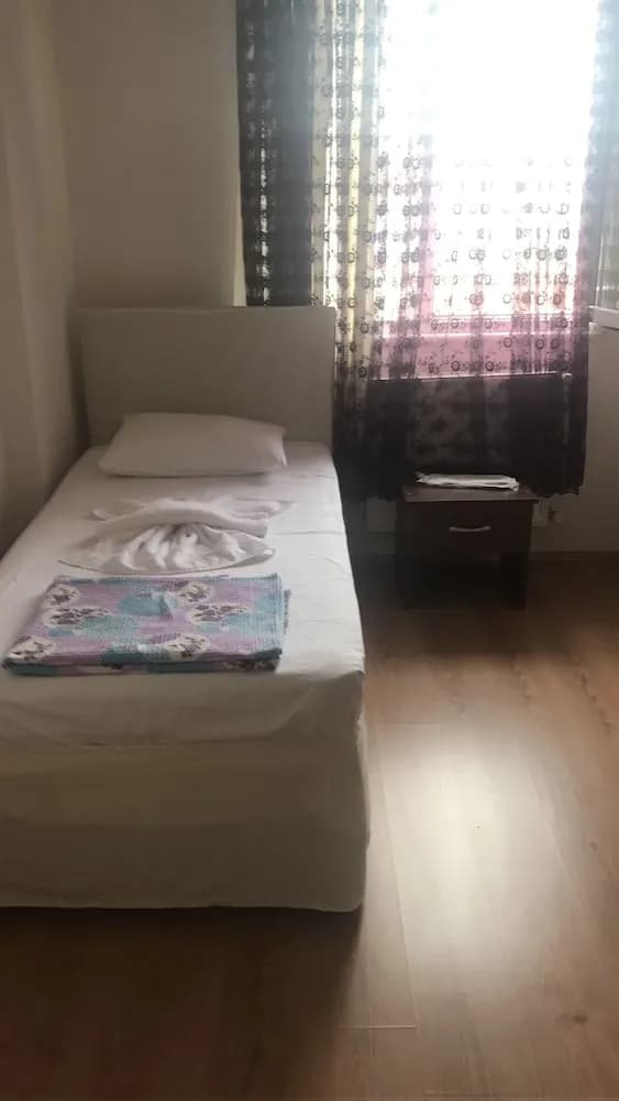 Zoviya Hill White Apart