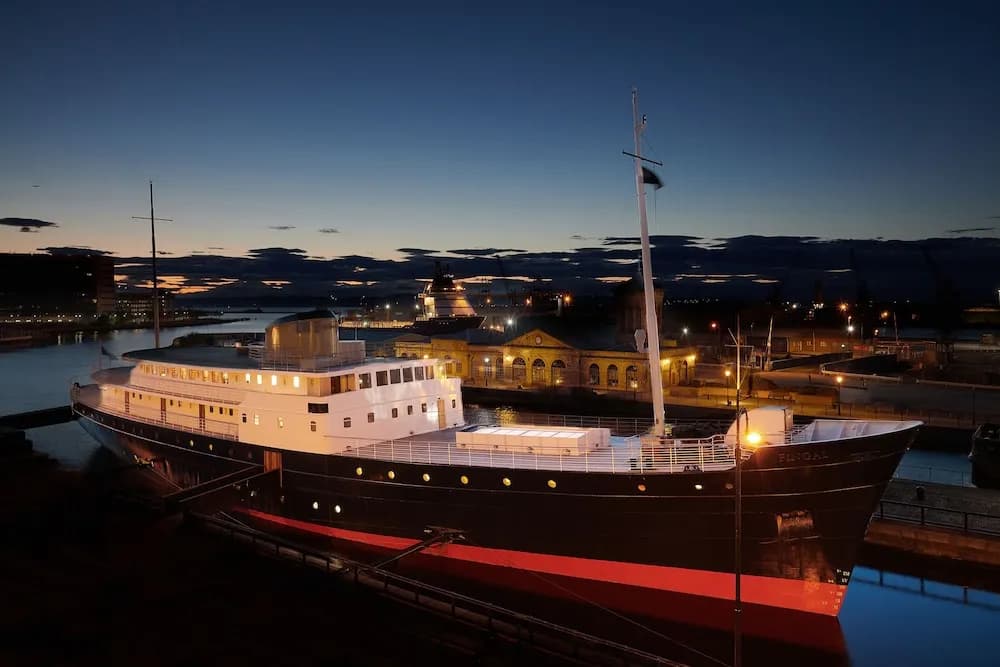 Fingal - A Luxury Floating Hotel