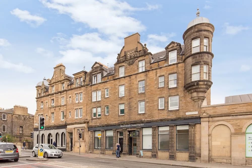 Silver Lining Charming Meadowbank Flat