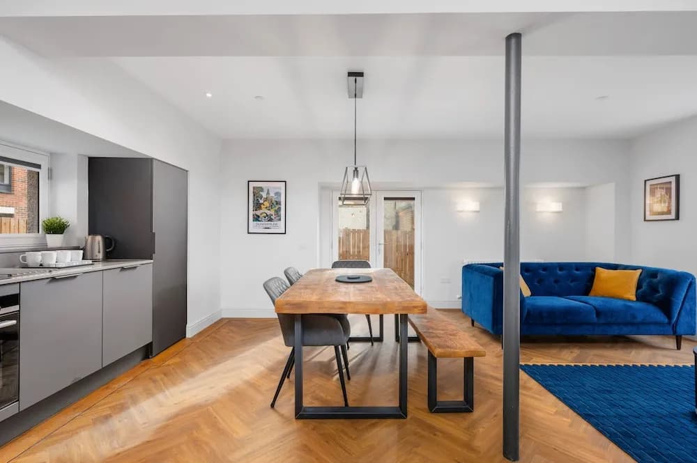 312 Reid's Corner - by Stay Dunfermline