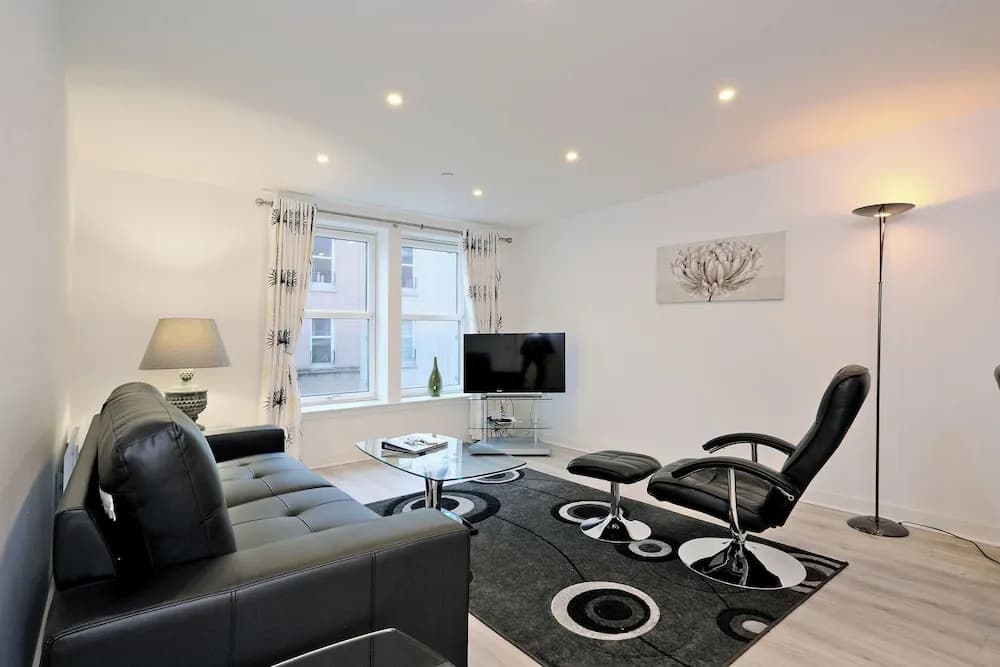 Modern 2 Bed Home in Aberdeen