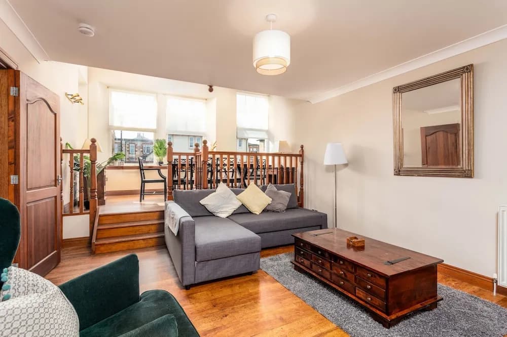 Cromwell Corner - Donnini Apartments