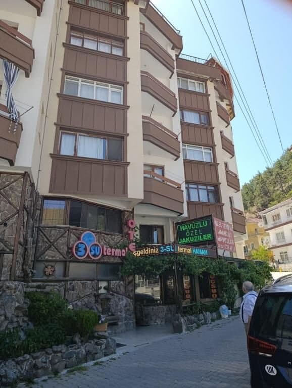 Üç Su Havuzlu Termal