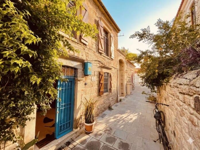 Tarihi Sakız Hanım Konağı Foça