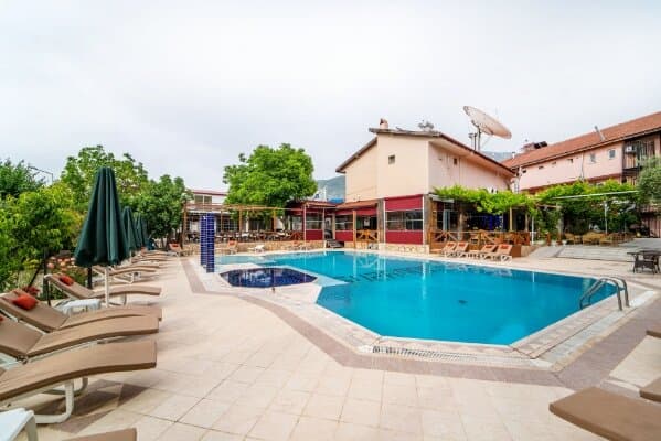 Suzanne Hotel & Restaurant
