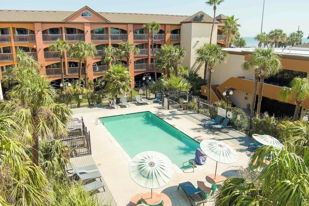Beachfront Palms Hotel Galveston