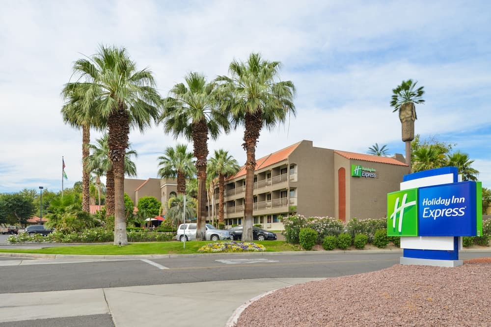 Holiday Inn Express Palm-Desert by IHG