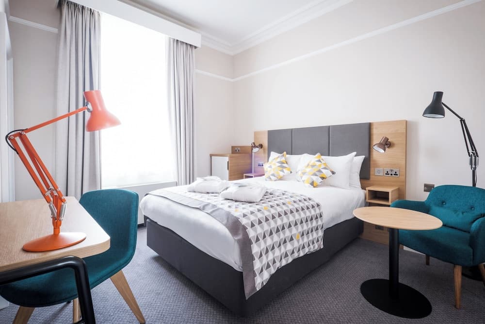 Holiday Inn Farnborough by IHG