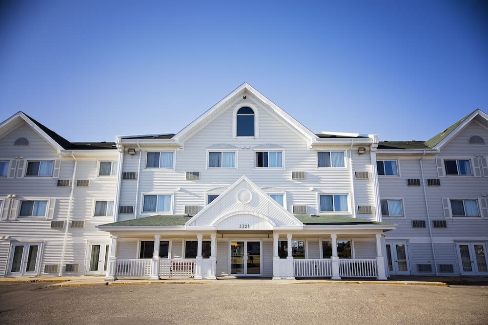 Travelodge Suites by Wyndham Regina / Eastgate Bay