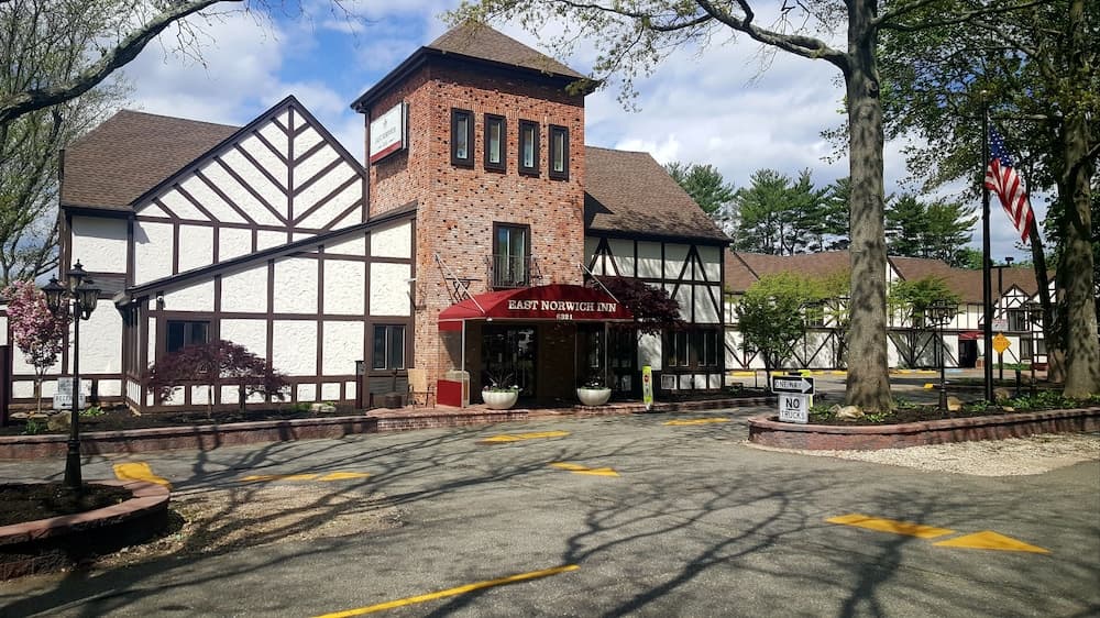 East Norwich Inn