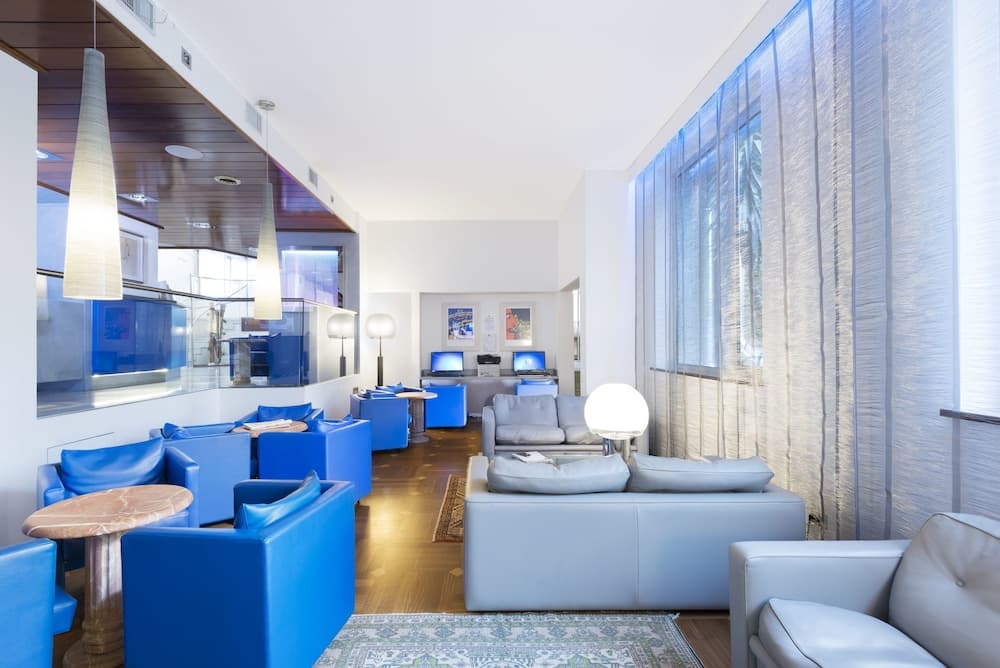 Lobi dinlenme salonu