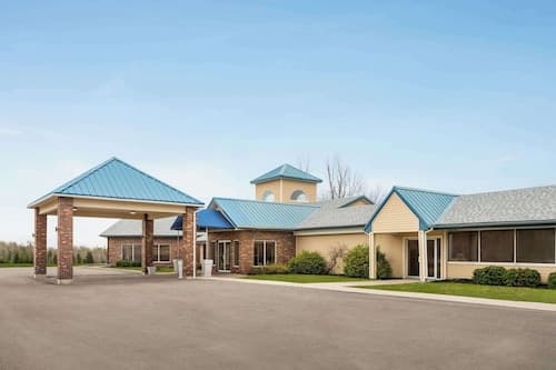 Days Inn & Suites by Wyndham Moncton