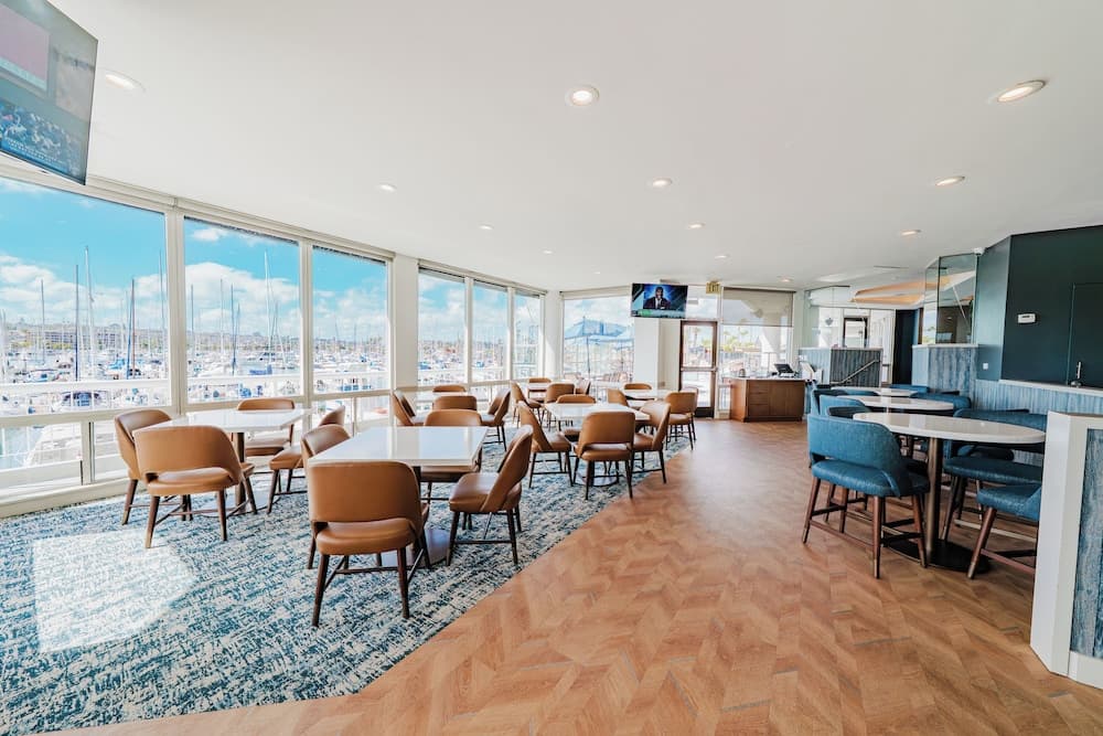 Bay Club Hotel & Marina