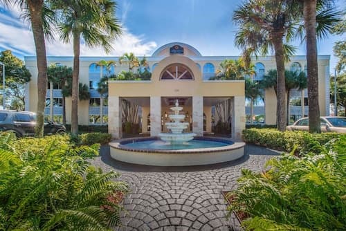 La Quinta Inn & Suites by Wyndham Deerfield Beach I-95