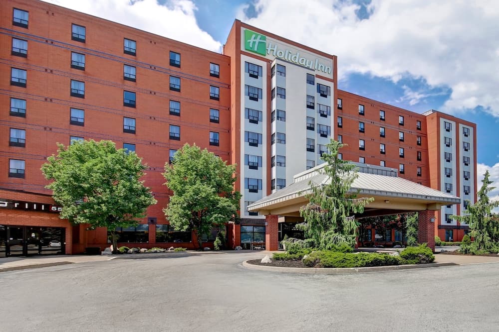 Holiday Inn & Suites Windsor Ambassador Bridge by IHG