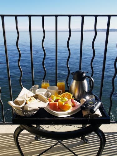 Monterey Bay Inn