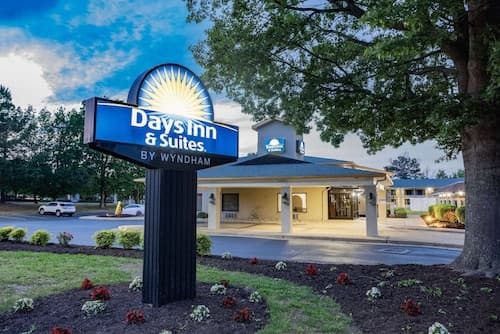 Days Inn & Suites by Wyndham Williamsburg Colonial