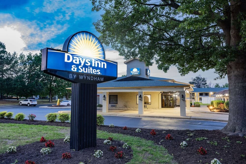 Days Inn & Suites by Wyndham Williamsburg Colonial