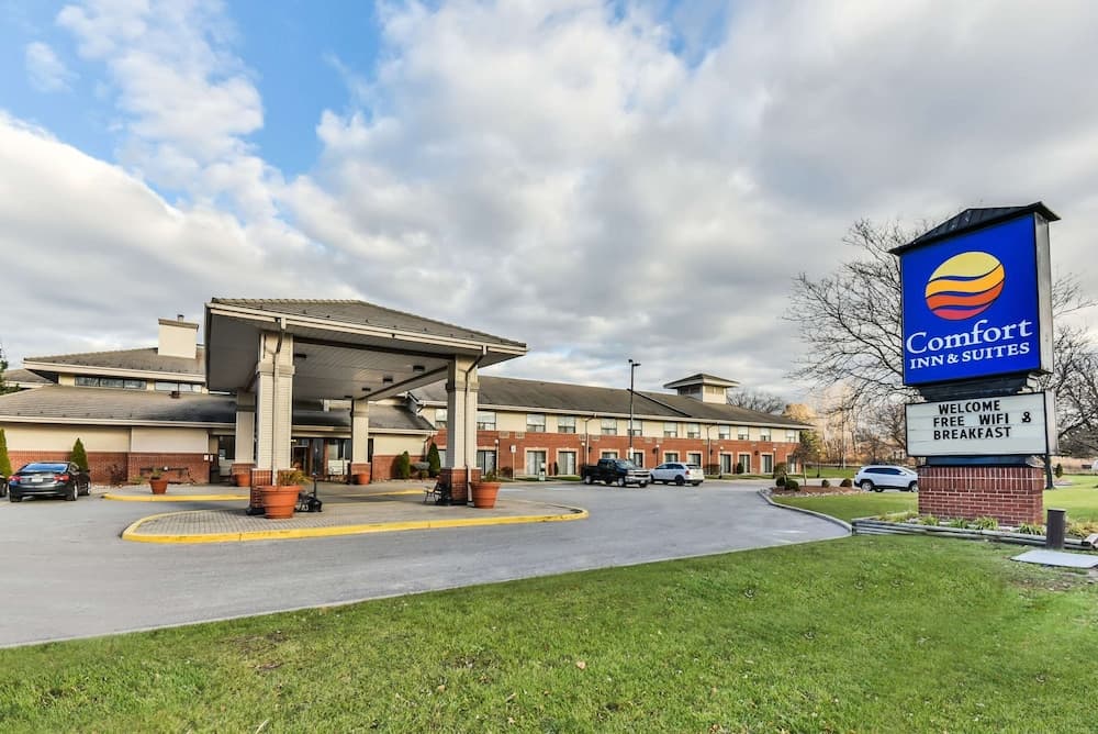 Comfort Inn & Suites Ambassador Bridge