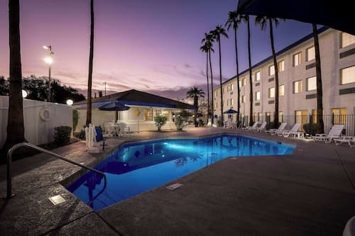 Days Inn & Suites by Wyndham Mesa Near Phoenix