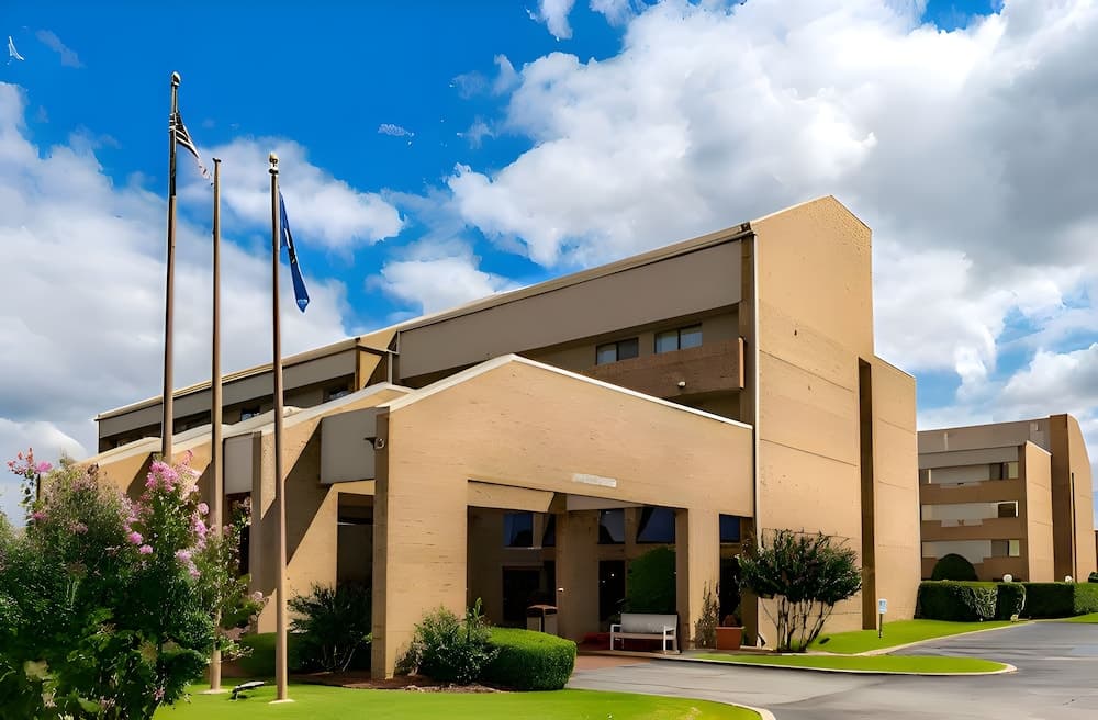 Tulsa Square Hotel Central, I-44 By OYO