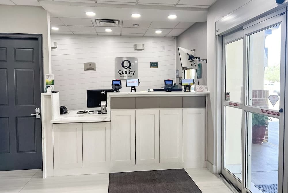 Quality Inn Airport - Cruise Port