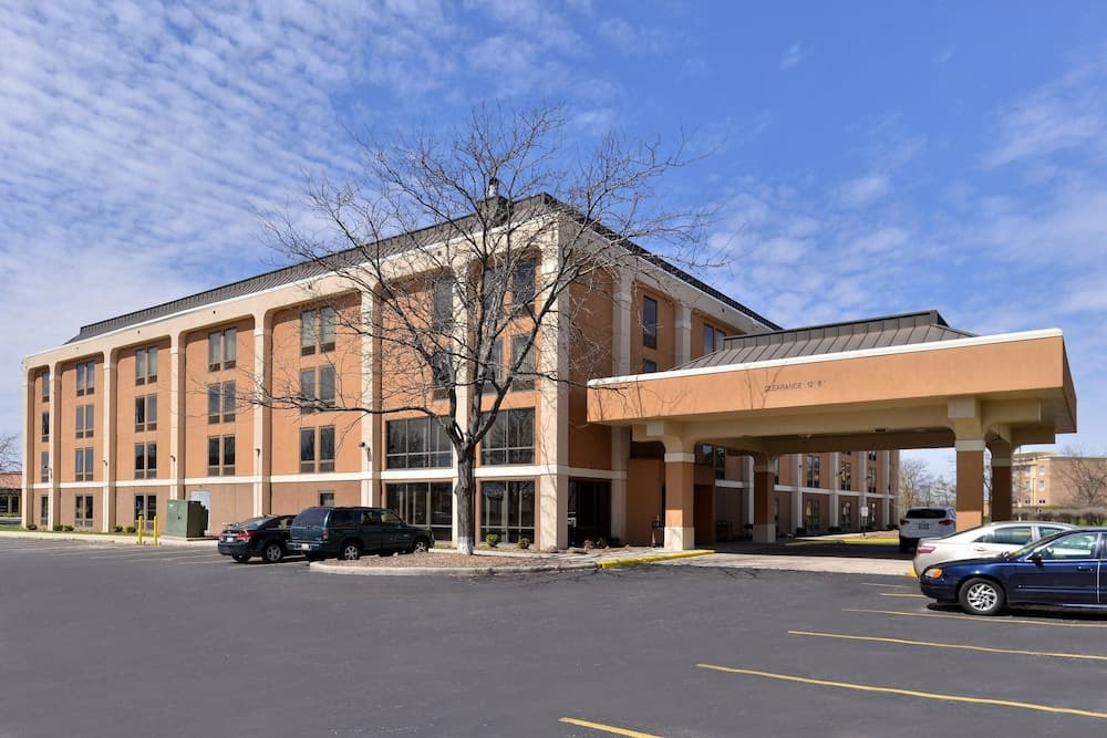 Quality Inn & Suites Matteson near I-57