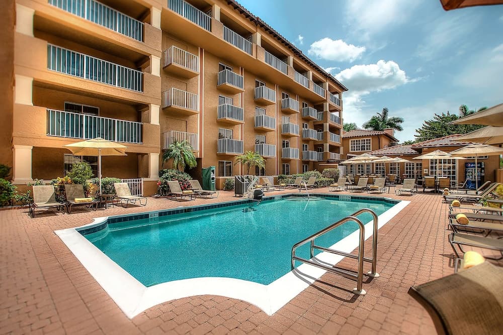 Inn of Naples, Tapestry Collection by Hilton