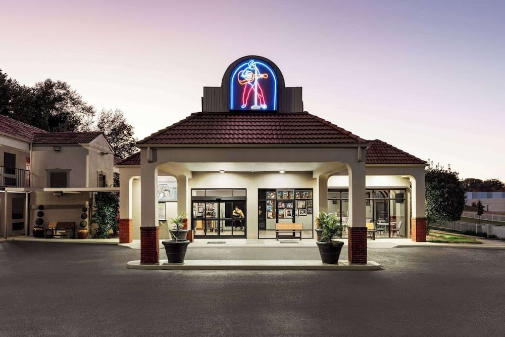 Days Inn by Wyndham Memphis at Graceland
