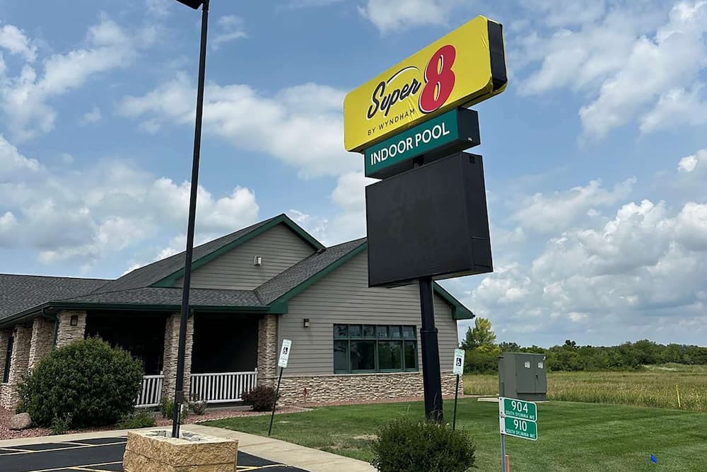 Super 8 by Wyndham Sturtevant/Racine