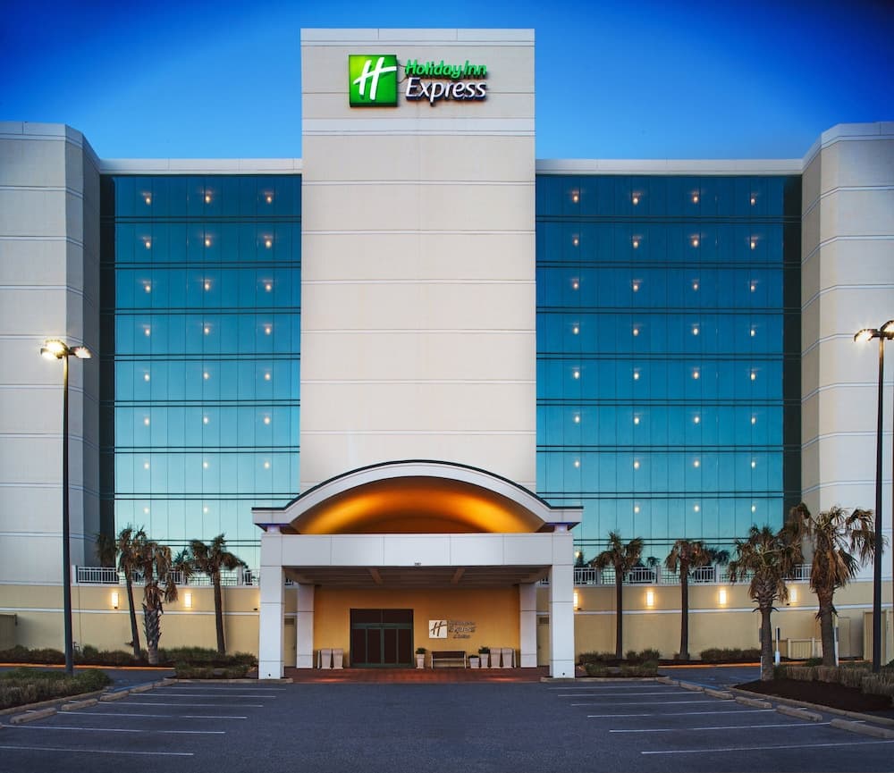 Holiday Inn Express Hotel & Suites VA Beach Oceanfront by IHG
