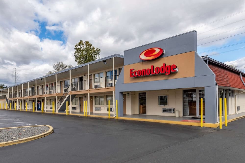 Econo Lodge North