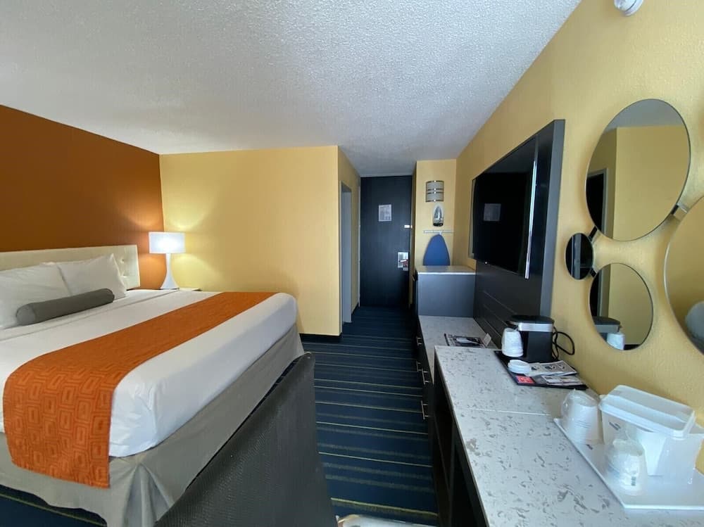 Howard Johnson by Wyndham Clifton NJ