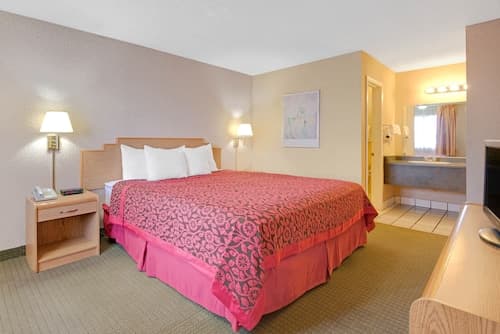 Tree Inn & Suites Albuquerque.