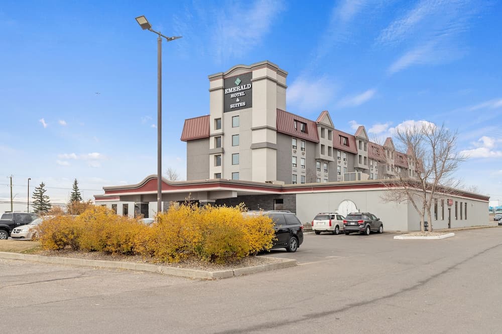 Emerald Hotel & Suites
