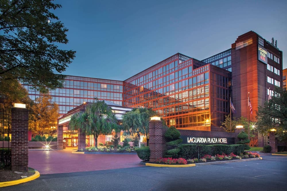 DoubleTree by Hilton New York LaGuardia Airport