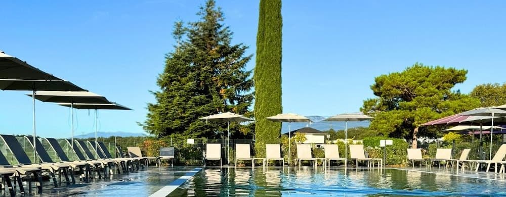 Everness Hotel & Resort