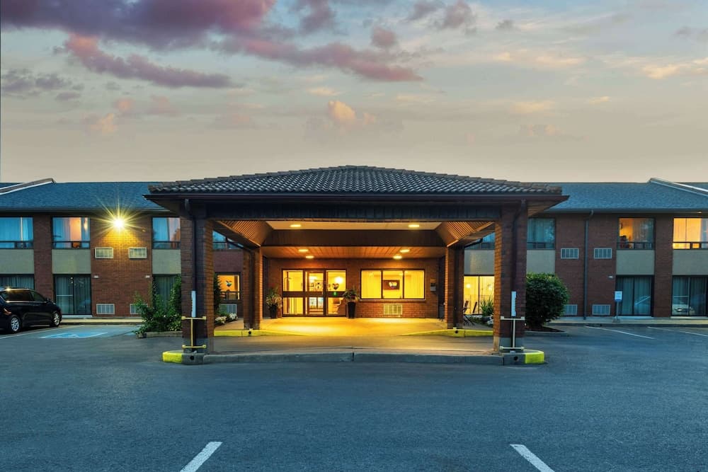 Comfort Inn Highway 401
