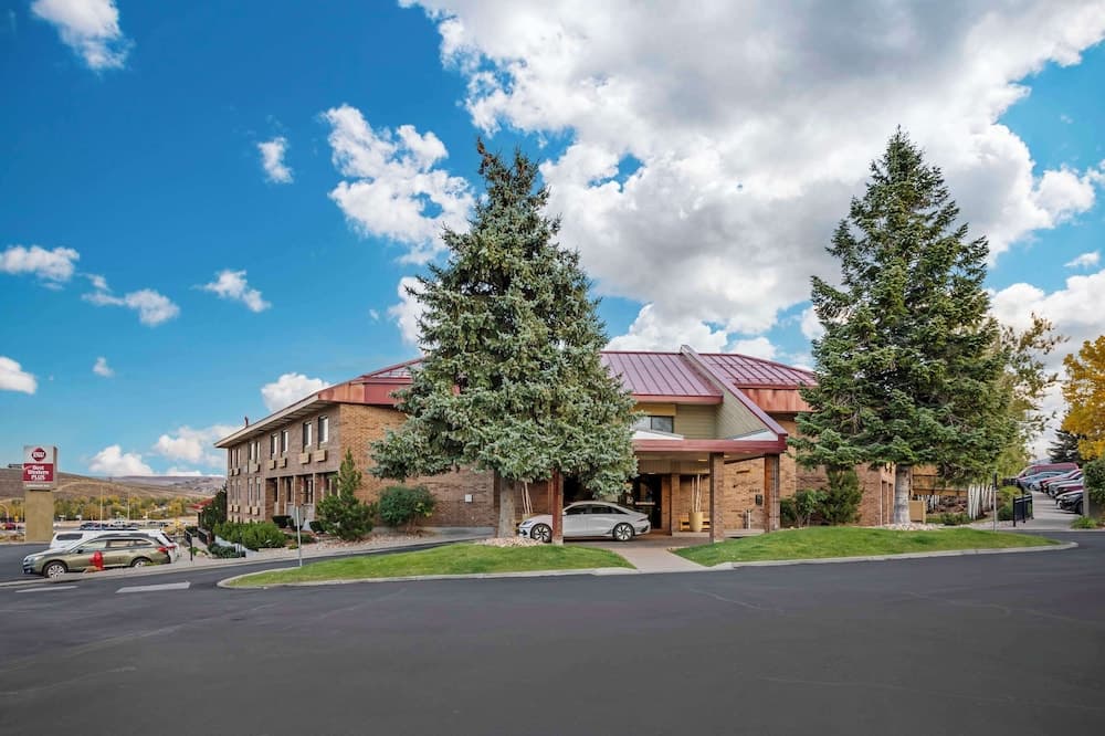 Best Western Plus Landmark Inn