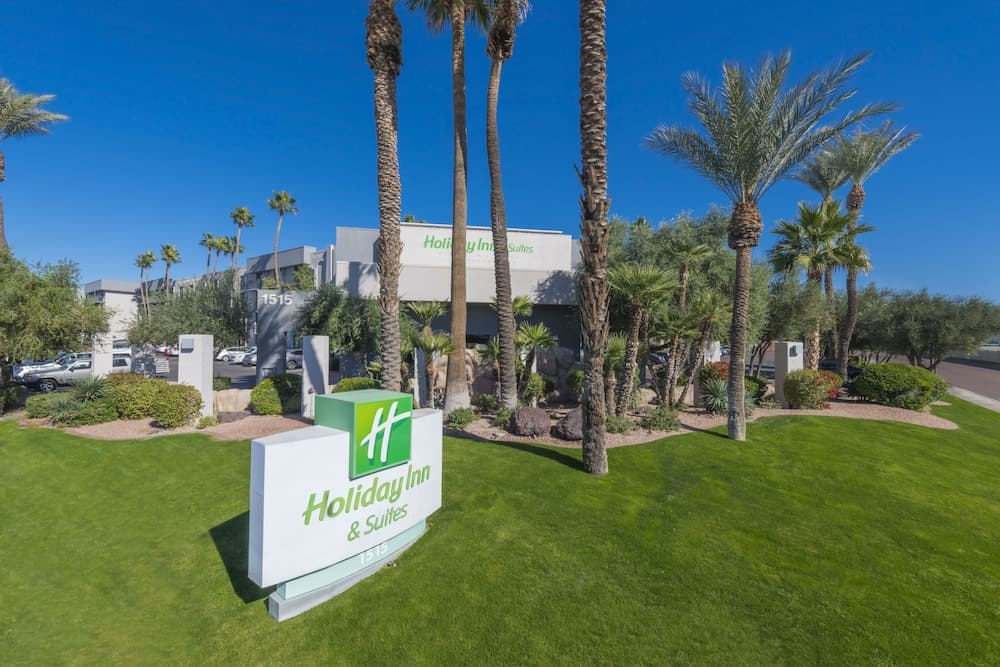 Holiday Inn & Suites Phoenix Airport North by IHG