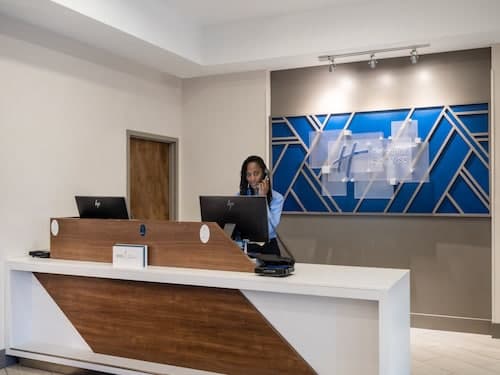 Holiday Inn Express & Suites Greensboro-(I-40 Wendover) by IHG