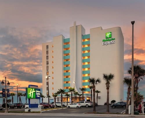 Holiday Inn Express & Suites Oceanfront by IHG