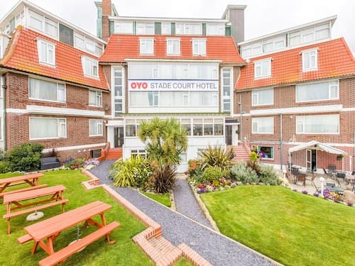 OYO Stade Court Hotel