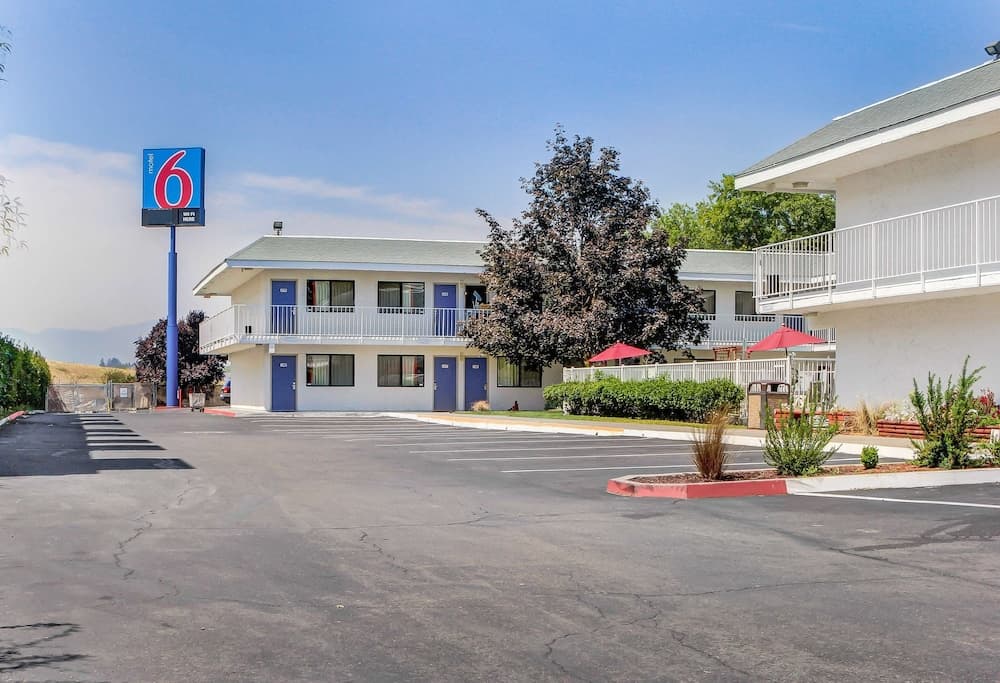 Motel 6 Medford, OR